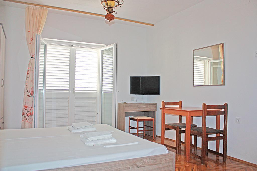 Bougainvillea Apartments Makarska Exterior photo